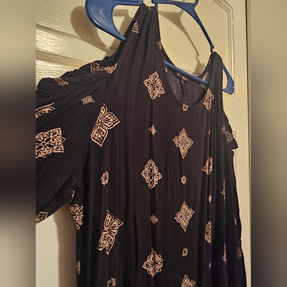 Vision Long Sleeve Cold Shoulder Blouse Large  * 4/$20 *